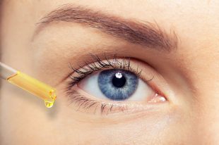 Wimperserum mit und ohne Hormone trägt zum schnelleren Wimpernwachstum bei.